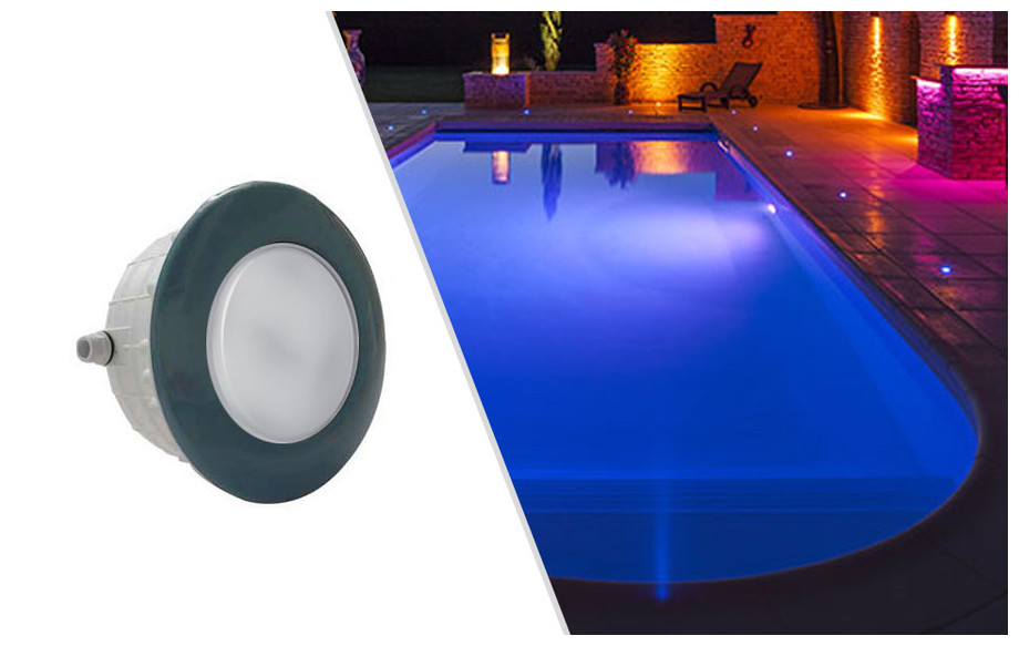 projecteur led rgb bleu pour piscine béton et liner Astral en situation